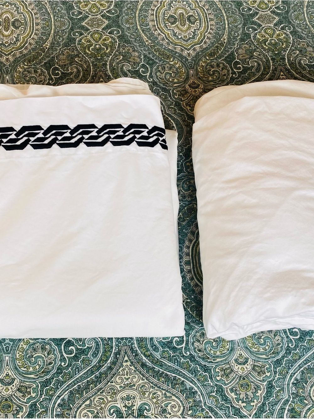 Diane Von Furstenberg White 2 pc sheet set with Black Chain Embroidery